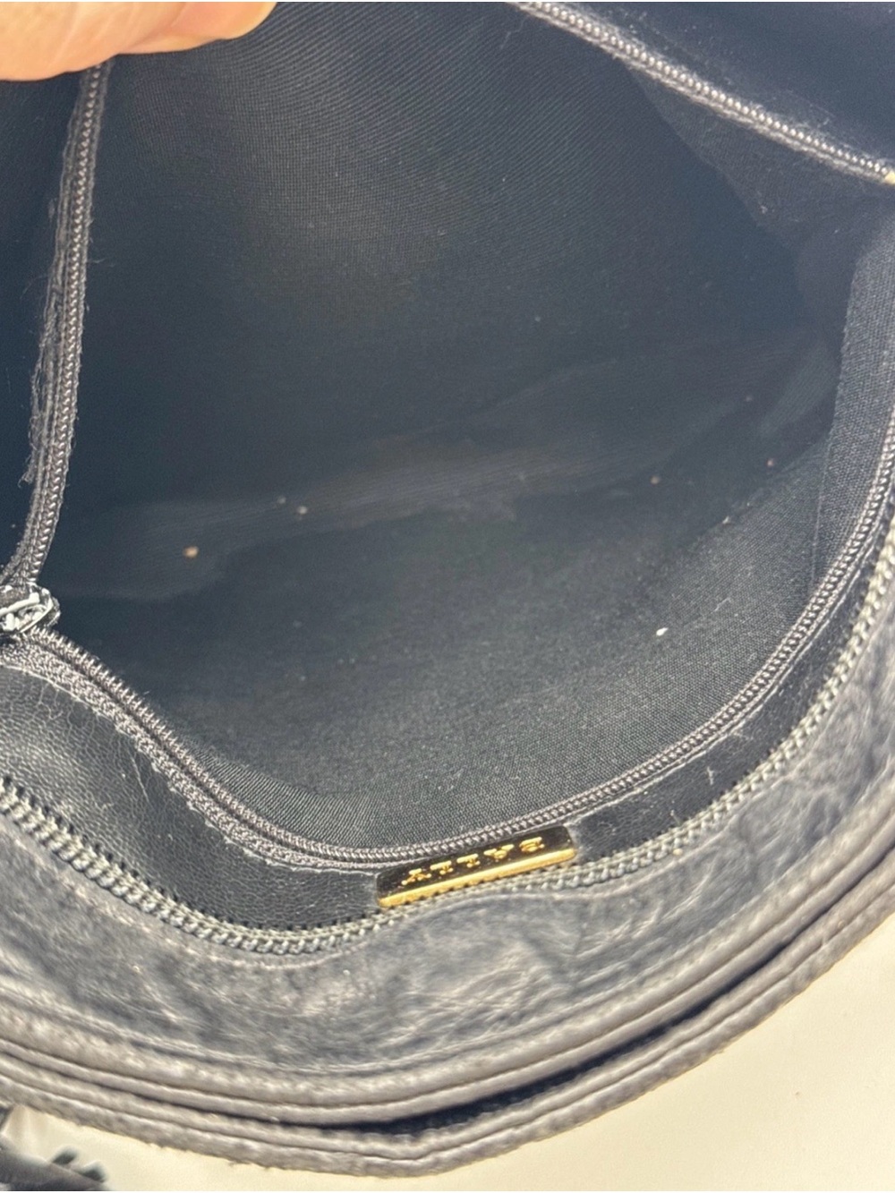 Bally Vintage Black Quilted Leather Shoulder Bag with Gold Chain/Accents EUC - Picture 8 of 16